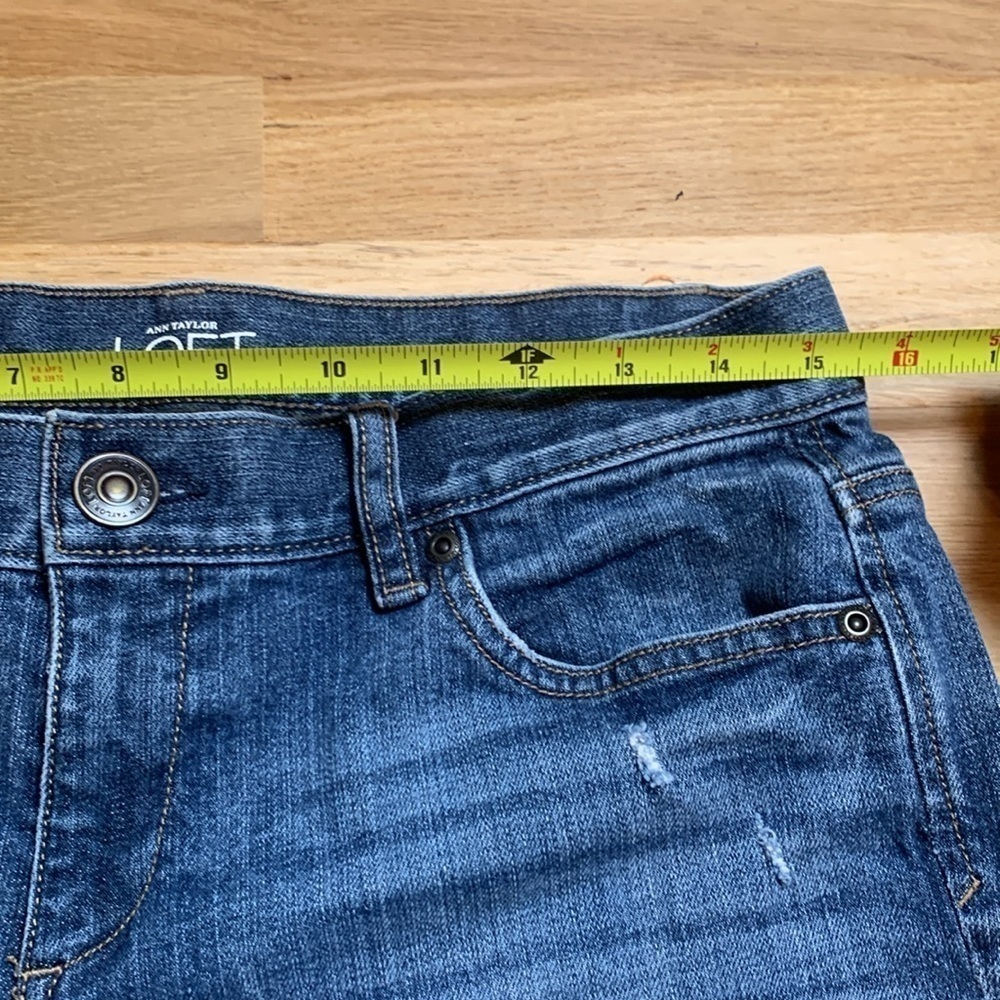 LOFT Distressed Boyfriend Medium Wash Cuffed Denim Jean Shorts Women’s 4 - Picture 9 of 15